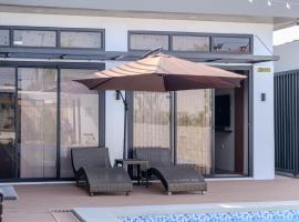 A Poolside Cafe Resort，位于Magalang的度假村