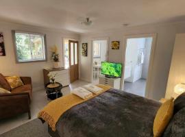 Riesling Trail & Clare Valley Cottages，位于克莱尔的酒店