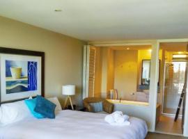 Marine Boutique Studio - Ocean View，位于金斯克里福的酒店