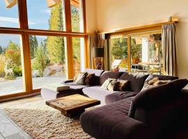 Luxury Chalet in Laax with Stunning Views，位于莱克斯的酒店