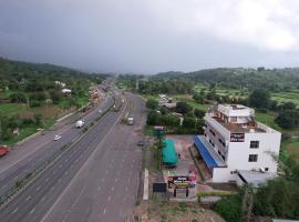 Hotel White Lotus at Ratanpur border，位于Dūngarpur的酒店