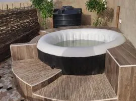 Villa Malya-Rez de chaussée Privé et indépendant avec deux chambres et jacuzzi dans une maison-