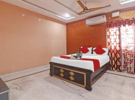 Royal Stay Near Mantra Mall，位于Haidar Sāhibgūda的酒店