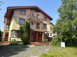 KYNGS sk - Spacious vila with High Tatras view，位于新里斯拉的酒店