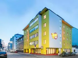 A&T Hotel & Hostel