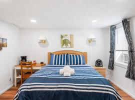 South Arm Retreats - Standard Rooms Combined Units 1-5，位于East Jordan的酒店