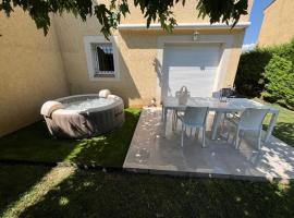 Villa en Provence 2 T3 jardin clos et SPA，位于格雷乌莱班的酒店