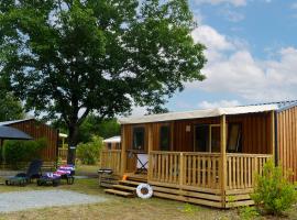 Camping Green Village，位于居让梅斯特拉的酒店