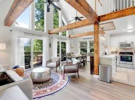 Waterfront Access with Kayaks Private Deck and a Firepit