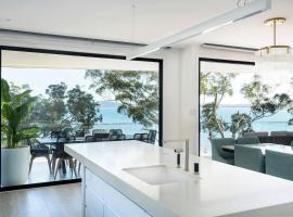 Vue Two - Nelson Bay Waterfront Luxury，位于尼尔森湾的酒店