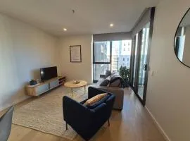 Modern Comfort in Canberra's City Center - Hosted by Canstay