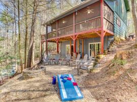 Secluded Cherry Log Cabin with Hot Tub and Swings!，位于车里罗格的酒店