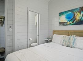 Tiny Home- BRAND NEW at Crystal Beach，位于Bolivar Peninsula的酒店