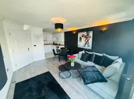 The Tipsy Turtle - Stylish 2 bed flat with parking