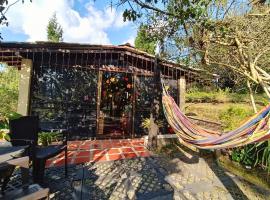 Monteverde Chalet de Montaña，位于瓜尔内的酒店