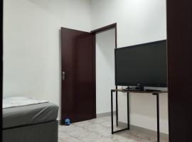 Apartamento individual, bem localizado，位于约恩维利的酒店