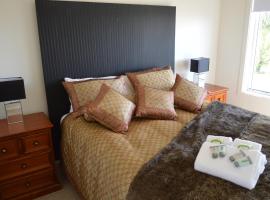 BATHURST GOLDFIELDS RESIDENCE on MOUNT PANORAMA，位于巴瑟斯特的酒店