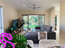 Hidden Woodland Paradise - 2024 New Built 4 Bedroom Home Loganlea，位于洛甘利的酒店