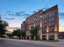 Fairfield Inn & Suites by Marriott Savannah Downtown Historic District，位于萨凡纳的酒店