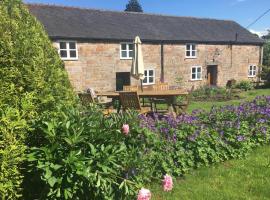 5 bedroom cottage in rural Staffordshire，位于利克的酒店