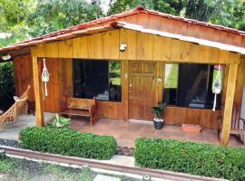 Cabin in Paradise with jacuzzi, free Wifi, and Relaxing sound of the river, Bungalows Tulipanes，位于圣拉蒙的酒店