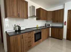 Luxe Living - Modern 3 Bedroom Xghajra Apartment，位于Xgħajra的酒店