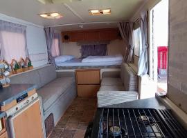 DHABAB caravan，位于Ḑibāb的露营地