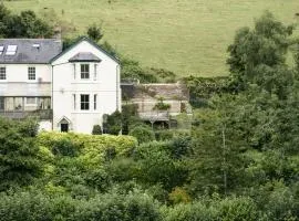 Vine House, Bantham in South Devon near to beach in peaceful rural location