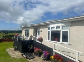 Moneydarragh Cottage with uninterrupted mountain and sea views- Hot tub available for hire，位于安纳隆的酒店