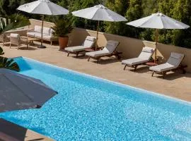 Résidence Omigna, Spacious Luxury Apartments, sea view, pool, gym, calm, free private parking, free electric vehicle charging, Cargese, Corse du Sud