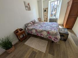 Location chambre d hote，位于Le Vibal的酒店