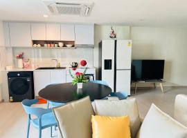 New Ekamai Thonglor Luxury Home near 711, BTS, Mall，位于Khlong Toei的酒店