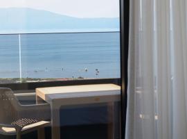 ReiVal Hotel Marina Vlore，位于伏罗拉的酒店