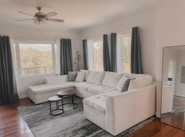 Modern Condo in the Smokies，位于加特林堡的酒店