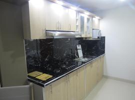 DEPARTAMENTO-Hospedaje EL RINCONCITO II 100m2, 3hab, 4baños, sala, comedor, cocina，位于豪哈的公寓式酒店