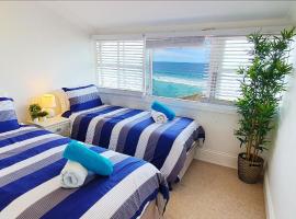 Beachfront Surfside 2BR Apartment - The Coachhouse，位于纳拉宾的酒店