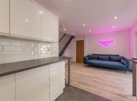 Modern Fully Renovated 4 Bedroom