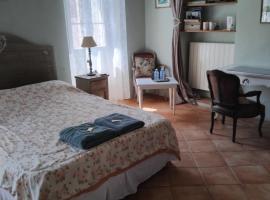 B&B L'Avelan chambre d'h&ocirc;te，位于拉特里尼泰的带热水浴缸的酒店