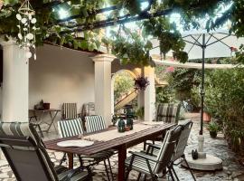 Ariadni's garden house, Peritheia, Corfu，位于Perítheia的酒店