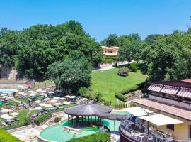 Residence with swimming-pool and thermal pools in Sorano，位于索拉诺的酒店
