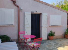 Casa Davia. Studio indépendant meublé.，位于菲里亚尼的酒店