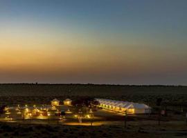 Golden Rose heritage desert safari camp Jaisalmer，位于斋沙默尔的酒店