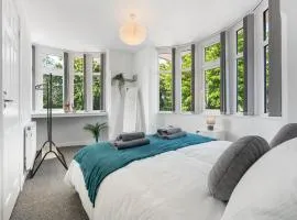 4BR 3 bath Spacious apartment, Sleeps upto 8 free parking
