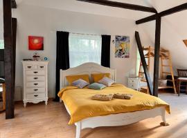 Viljandi kesklinna majake ja kodune minispa，位于维尔扬迪的带泳池的酒店