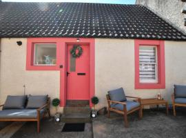 Dookers Nook- Quirky coastal cottage Pittenweem，位于皮滕威姆的酒店