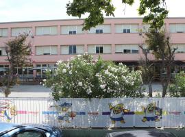 Ostello Paradiso di EuroCamp，位于切塞纳蒂科的酒店
