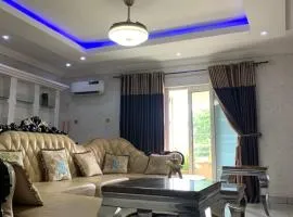 2BDR CBD Apt - 24hrs power, Security, washing Machine, 5mins to airport