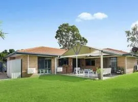 Springfield Breeze - Newly furnished home, Sunny Patio and BBQ
