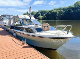 Wake Port Boat, ubytování na lodi，位于拉贝河畔布兰迪斯-斯塔拉博雷斯拉夫的酒店
