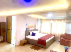 Blue Royal Hotel Conference Resort，位于Larteh Aheneasi的酒店